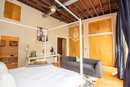 Apartamento Largest Rooftop W Firepit - Vaulted Luxe Penthouse