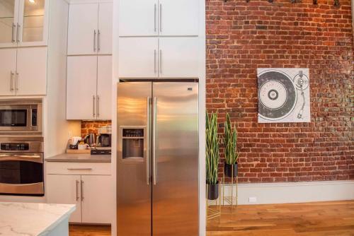 Apartamento Largest Rooftop W Firepit - Vaulted Luxe Penthouse