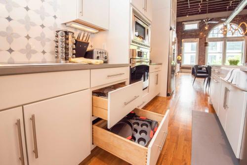 Apartamento Largest Rooftop W Firepit - Vaulted Luxe Penthouse