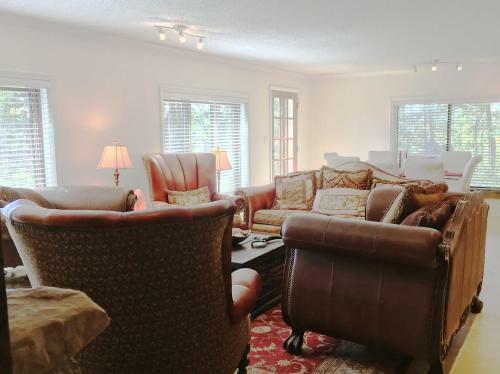 South Cumberland Bluff House / Million-dollar View