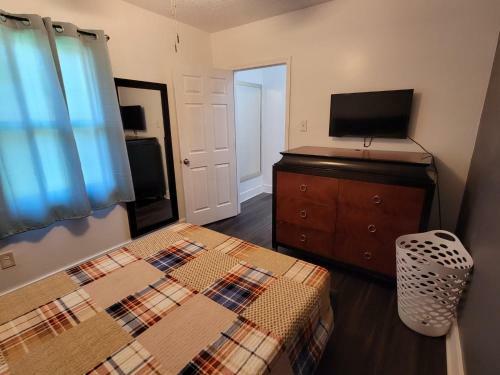 Lake Front, Remodeled, 8 Large Bed, 5br 3 Bath