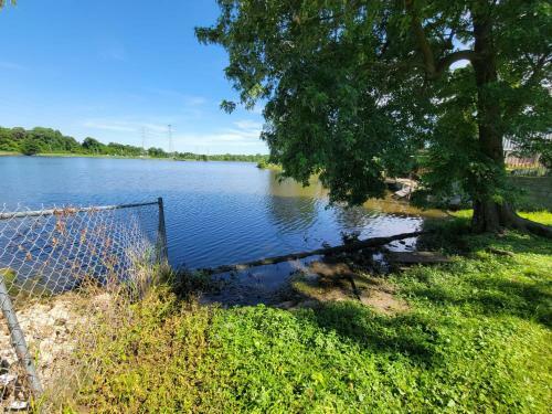 Lake Front, Remodeled, 8 Large Bed, 5br 3 Bath