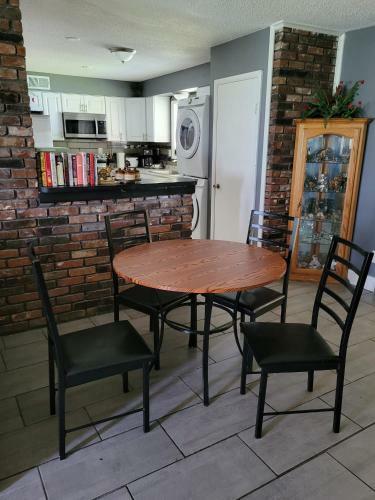 Lake Front, Remodeled, 8 Large Bed, 5br 3 Bath