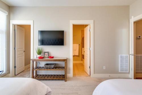 Phillips Place Condos I