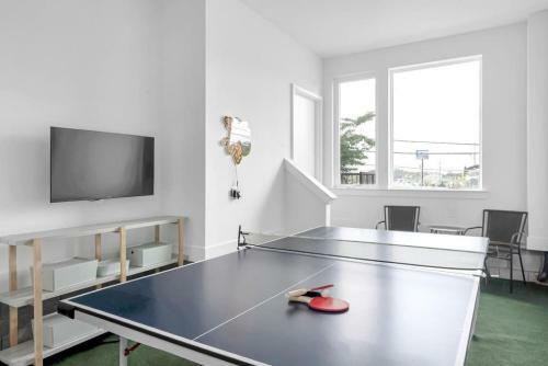 Big New And Modern With Skyline View Mural And Ping Pong