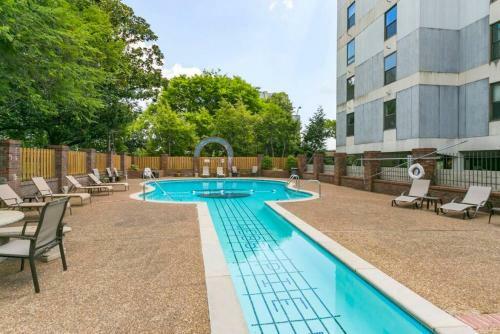 Music Row Retreat - 3 Beds, 1 Bedroom, Pool, Parking