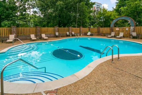 Music Row Retreat - 3 Beds, 1 Bedroom, Pool, Parking