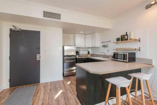 Music Row Retreat - 3 Beds, 1 Bedroom, Pool, Parking