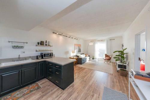 Music Row Retreat - 3 Beds, 1 Bedroom, Pool, Parking