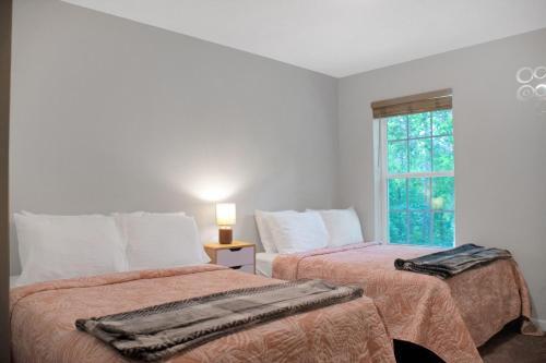 Cheerful 3-bedroom House With Private Parking Home