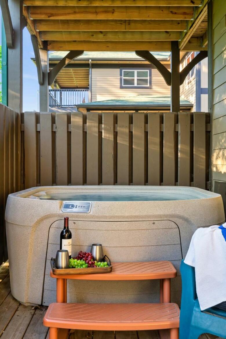Summer Special, Mountain View, Cabin, Hottub, Game Rm, Sleeps 20