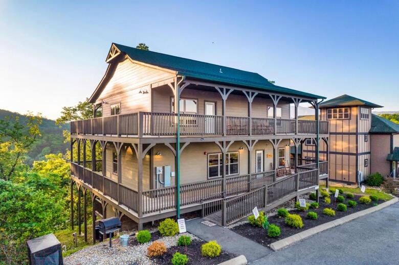 Summer Special, Mountain View, Cabin, Hottub, Game Rm, Sleeps 20