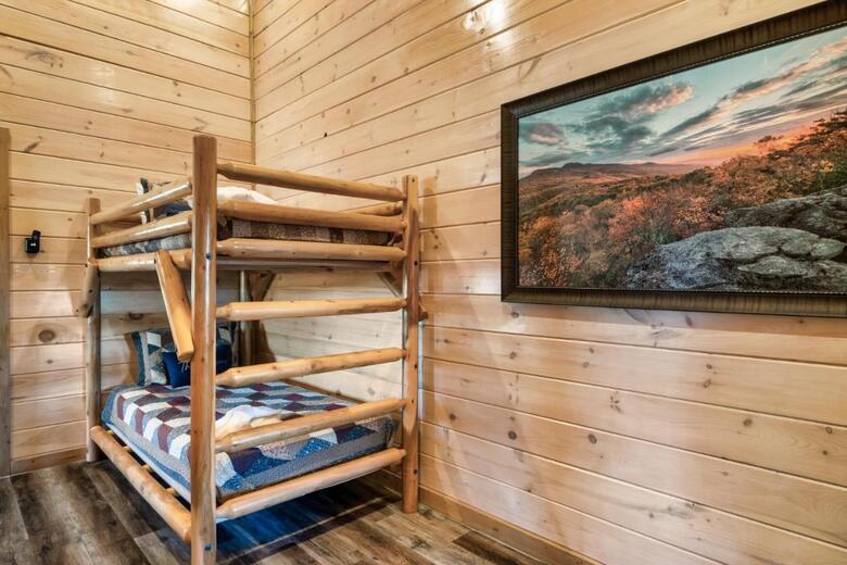 Summer Special, Mountain View, Cabin, Hottub, Game Rm, Sleeps 20