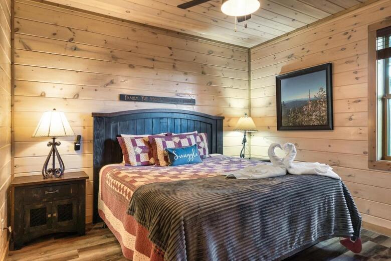 Summer Special, Mountain View, Cabin, Hottub, Game Rm, Sleeps 20