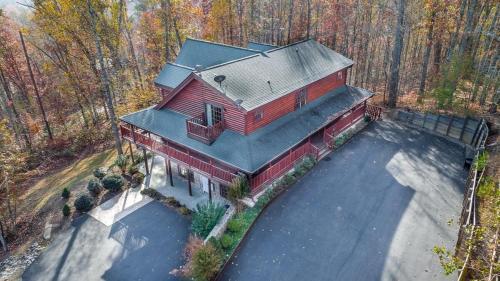 Luxurious 6 Bed, 6 Bath With Indoor Pool, Pool Table And Sweeping Views!