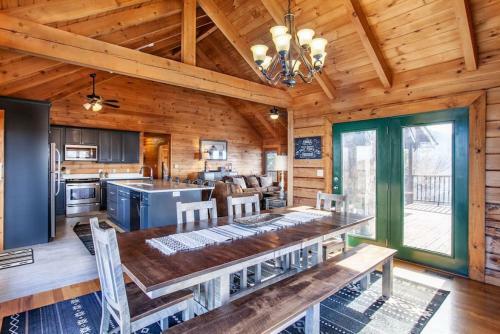 Panoramic Views At Mountaintop With Hot Tub