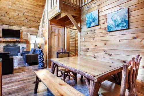 Laketown Bears - Pool Table & Hot Tub!