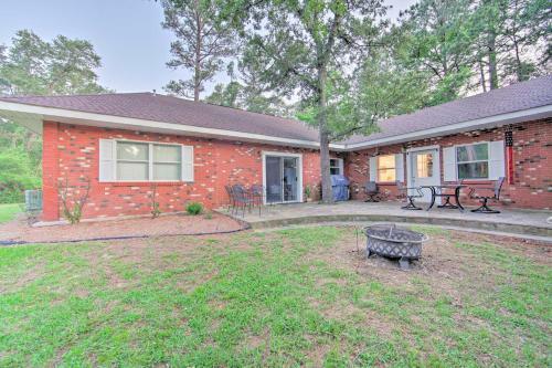 Lovely Hawkins Home With Patio And Hangar Garage!