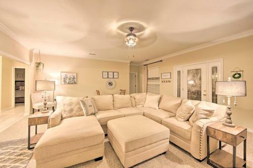 Lovely Hawkins Home With Patio And Hangar Garage!