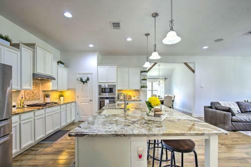 Suburban San Antonio Home With Covered Patio!