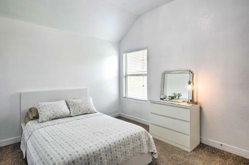 Suburban San Antonio Home With Covered Patio!