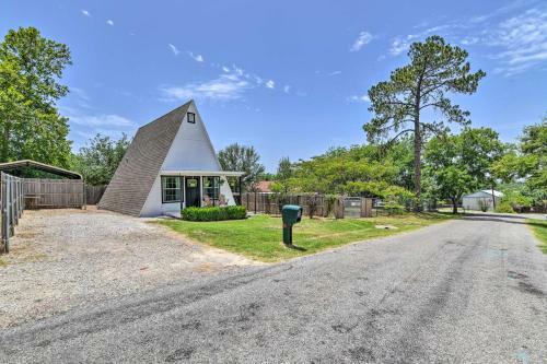 Cozy Granbury Retreat With Yard - Walk To Lake!
