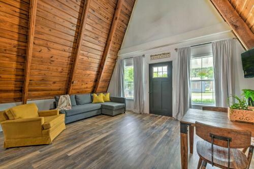 Cozy Granbury Retreat With Yard - Walk To Lake!