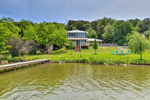 Chic Lakeside Retreat With Dock On Brazos River