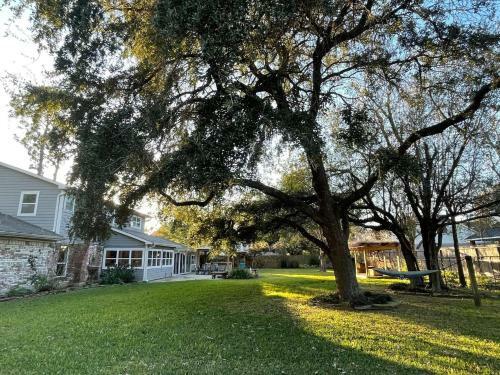Beautiful Traditional Home*modern Updates*guest Suite B