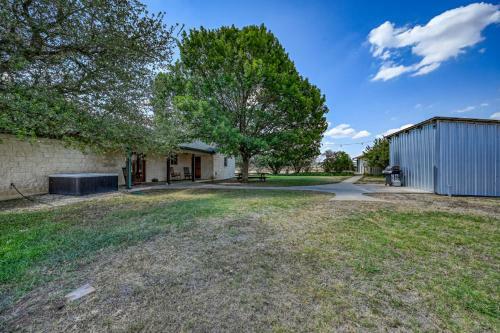 Charming Country Home With Hot Tub & Fire Pit!