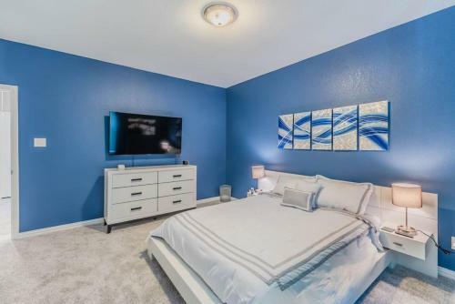 Modern 4 Br Near Downtown, Zoo