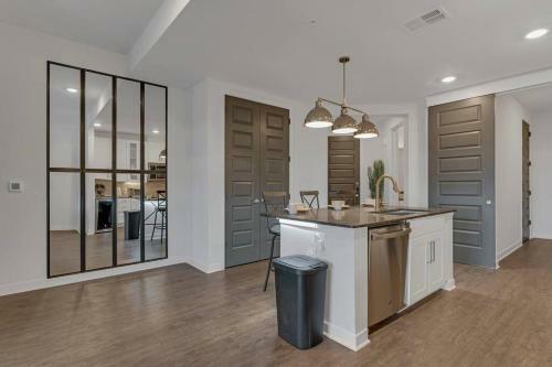 Apartamento High Rise King Suite Downtown !