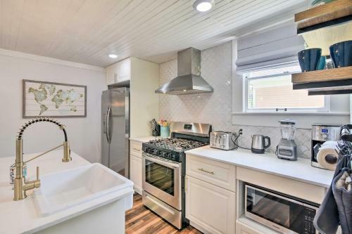 Historic Galveston Home Walk To The Strand!