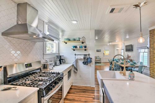 Historic Galveston Home Walk To The Strand!