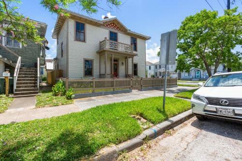 Coastal Corner Immaculate Mid-island Gem Home