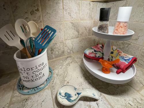 Charming Garden Cottage With Porretto Beach Pass!
