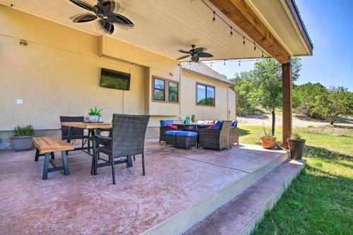 Updated Retreat With Game Room And Outdoor Oasis!