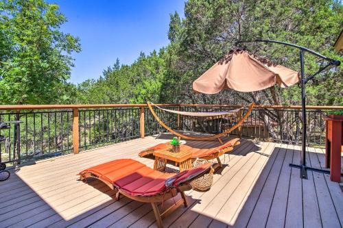 Updated Retreat With Game Room And Outdoor Oasis!