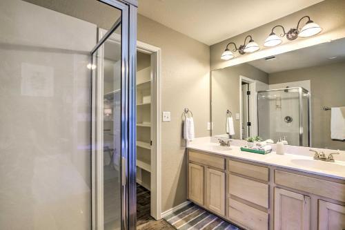 Updated Retreat With Game Room And Outdoor Oasis!