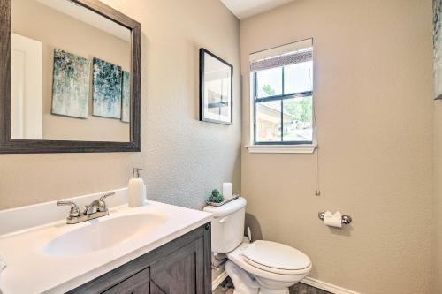 Updated Retreat With Game Room And Outdoor Oasis!