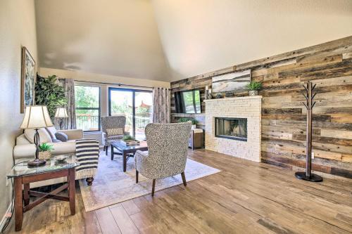 Updated Retreat With Game Room And Outdoor Oasis!