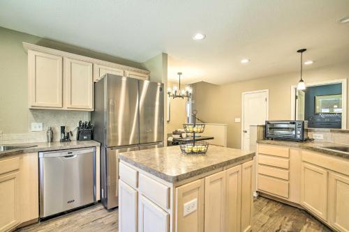 Updated Retreat With Game Room And Outdoor Oasis!