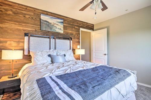 Updated Retreat With Game Room And Outdoor Oasis!