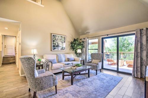 Updated Retreat With Game Room And Outdoor Oasis!
