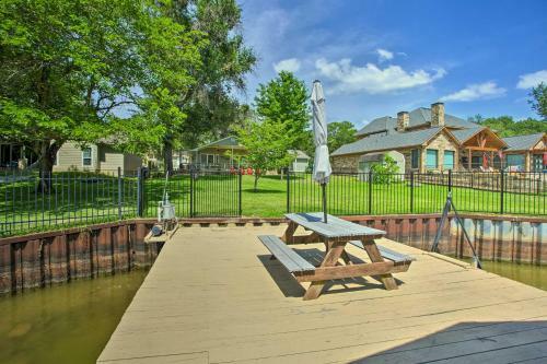 Mabank Family Home At Cedar Creek Reservoir!