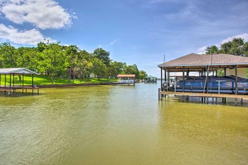 Mabank Family Home At Cedar Creek Reservoir!