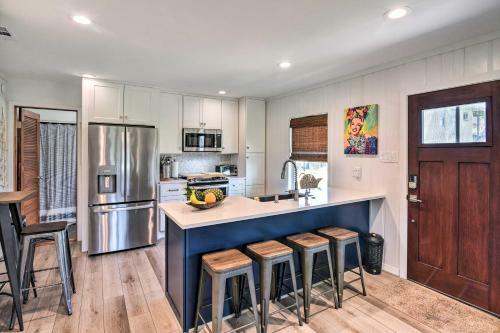 Breezy Surfside Beach Home With Deck And Grill!