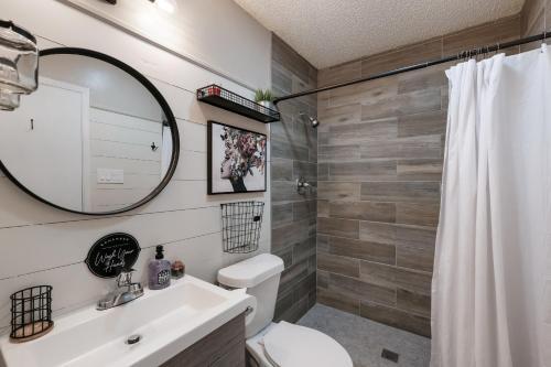 (new) Chic & Classy Townhome - Centrally Located