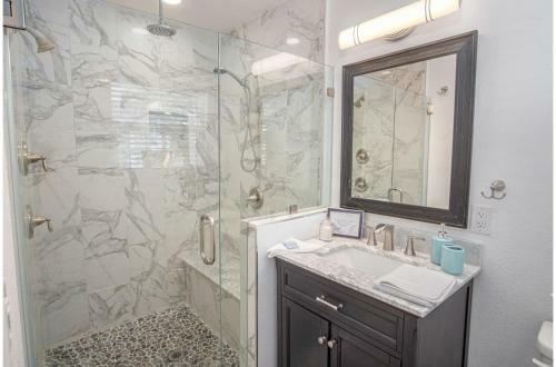 Splendid Gated 4 Br 2 Ba Home Near Downtown