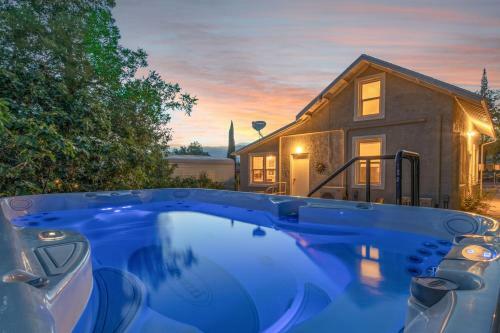 Modern Zion Farmhouse With Jacuzzi Swim Spa, Rv Space